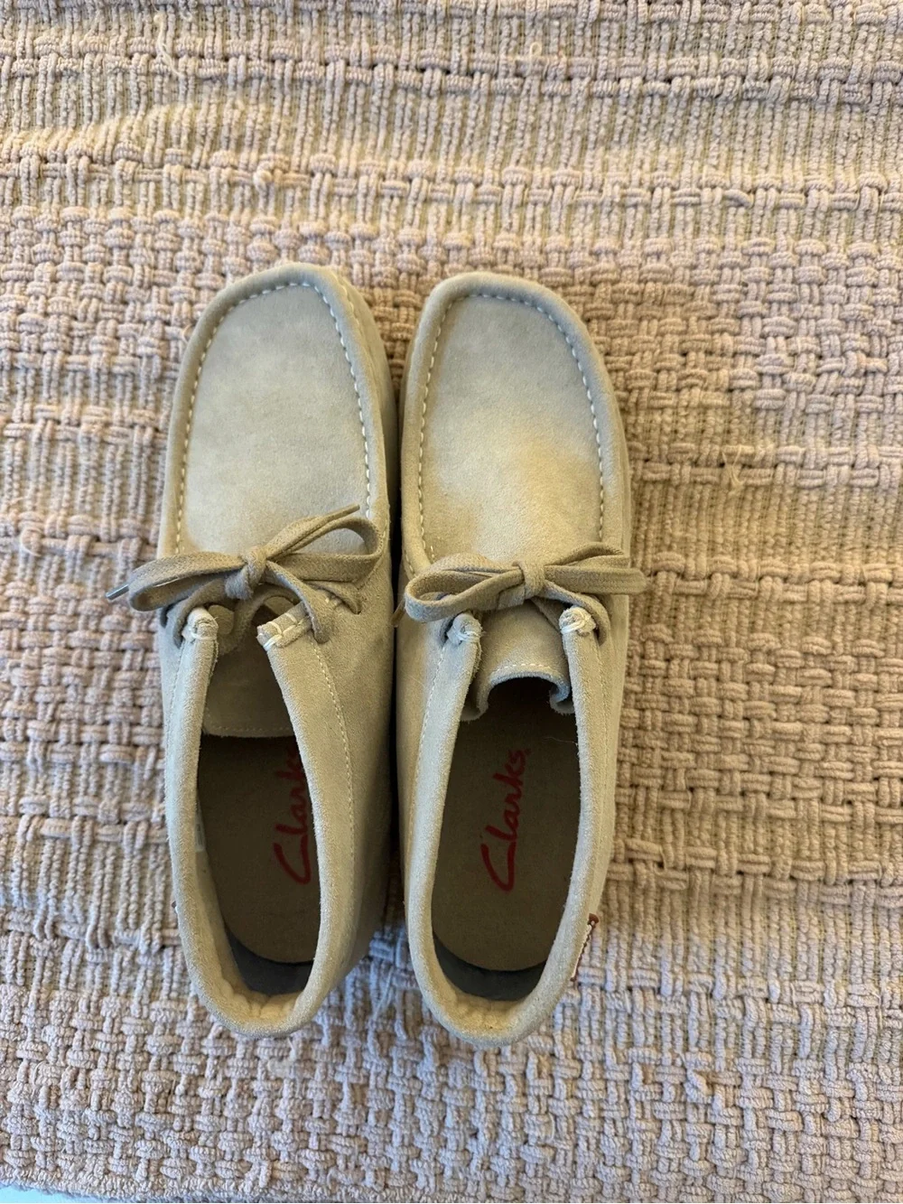Clarks Men’s Pale Gray Suede Chukka Boots with Gum Sole